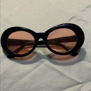 Chic Black Sunglasses with Pink Lenses